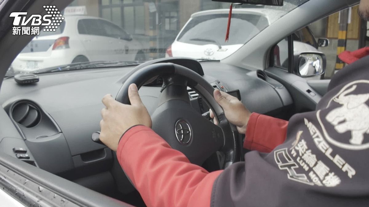 方向盤你都握哪裡?駕訓班教練這樣告訴你 為何建議掌握3點9點