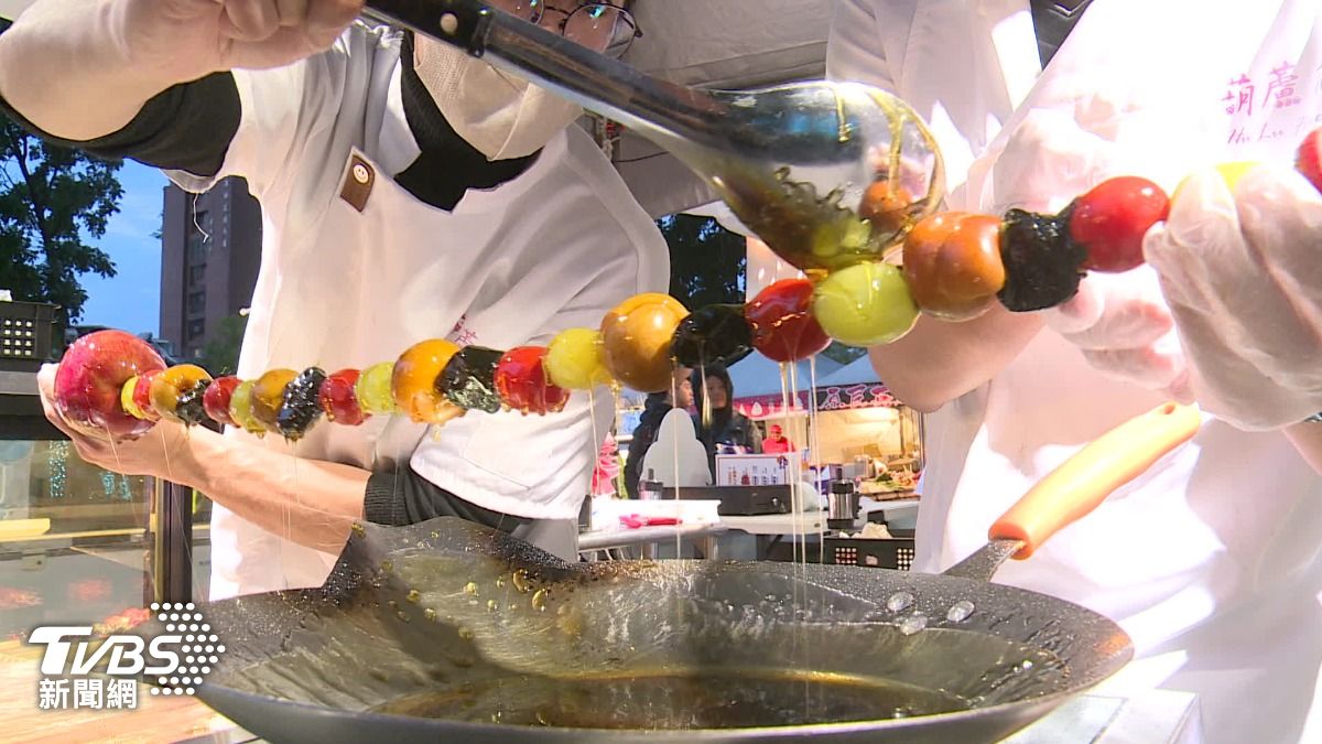 逛新北歡樂耶誕城 站前水池廣場啖美食