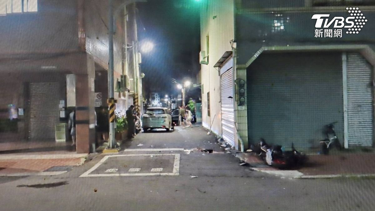 有片／高雄車禍1日2死！妙齡女滑行撞桿亡　志願役噴飛撞牆斷魂