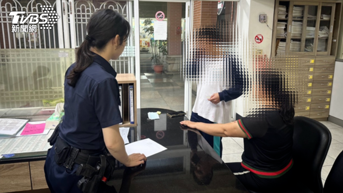 深夜網購國中生突收「帳戶凍結」簡訊嚇壞 阿嬤急衝警局