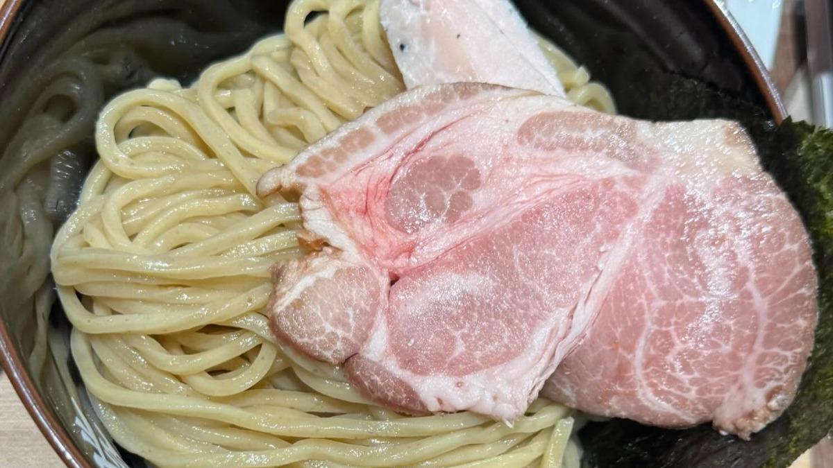 麵屋一燈「粉色叉燒」遭控沒熟！業者澄清：正常色澤　送兌換券滅火