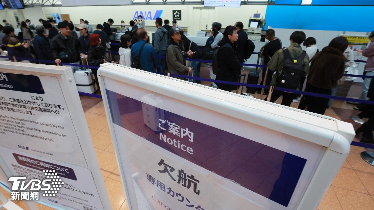 空巴召回！全日空95航班停飛影響逾萬人　羽田櫃檯大排長龍