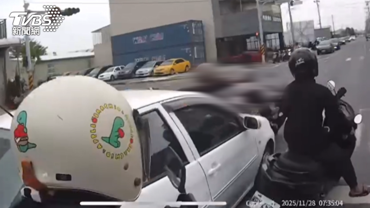 疑身體不適！　6旬婦「減速後暴衝」　2女噴上引擎蓋重摔