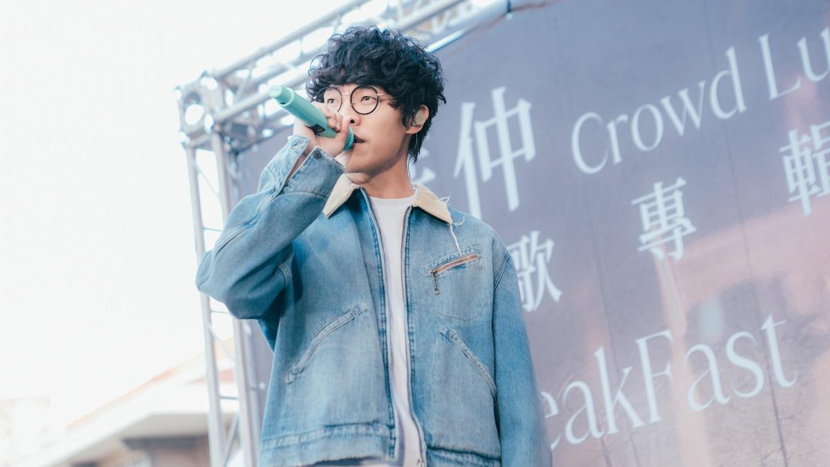 粉絲半夜卡位！盧廣仲簽唱會超狂人潮曝　嗨送娃娃竟是這原因