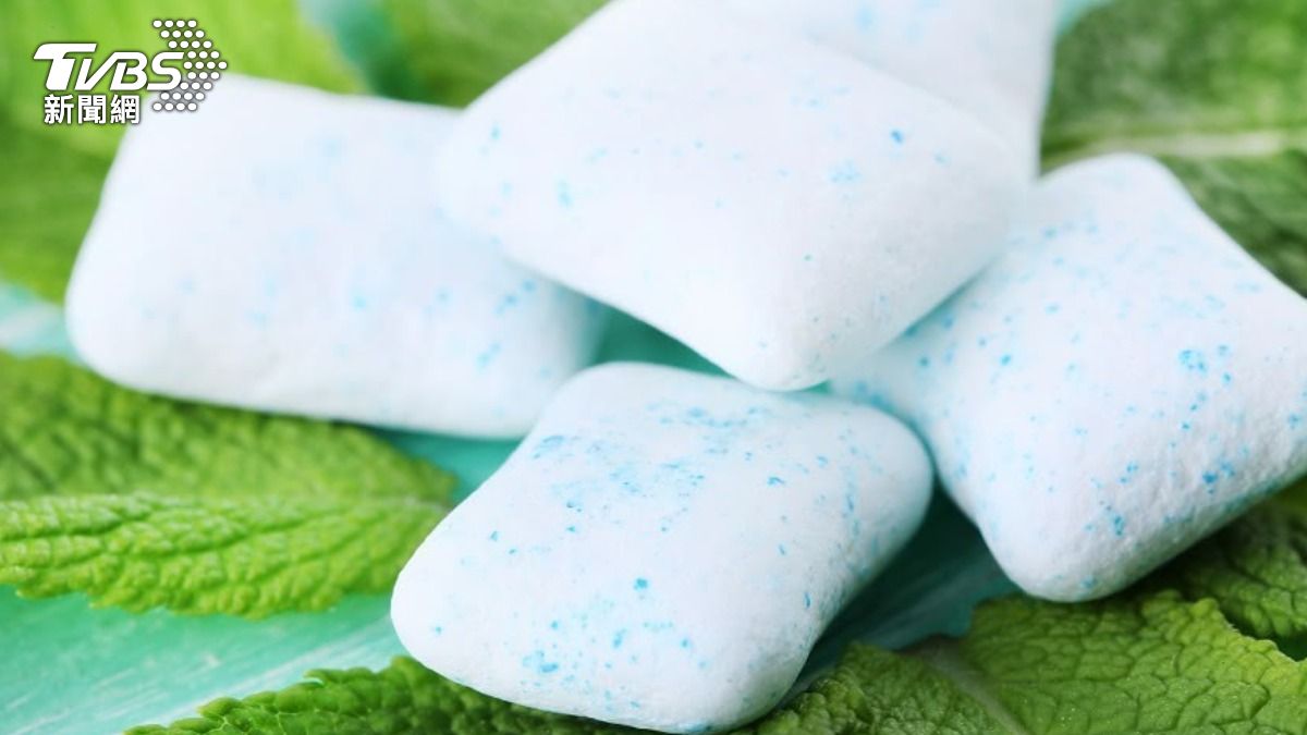 嚼口香糖「塑膠微粒全下肚」!直竄肺、大腦 生殖功能也影響