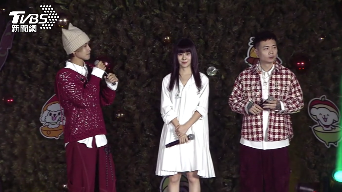 提前迎接耶誕節！蕭秉治+鼓鼓+白安「合體獻唱」　內湖變浪漫雪都