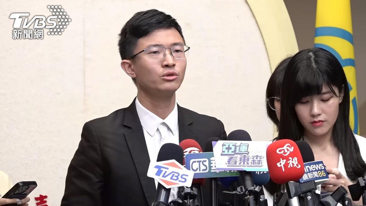 提7點國防手段「男女均服役2年」　侯漢廷：誰反對就是中共同路人