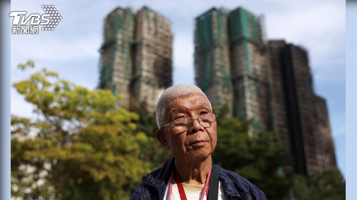 找家人、等安置 畢生積蓄被惡火燒光 宏福苑災民哭紅眼眶