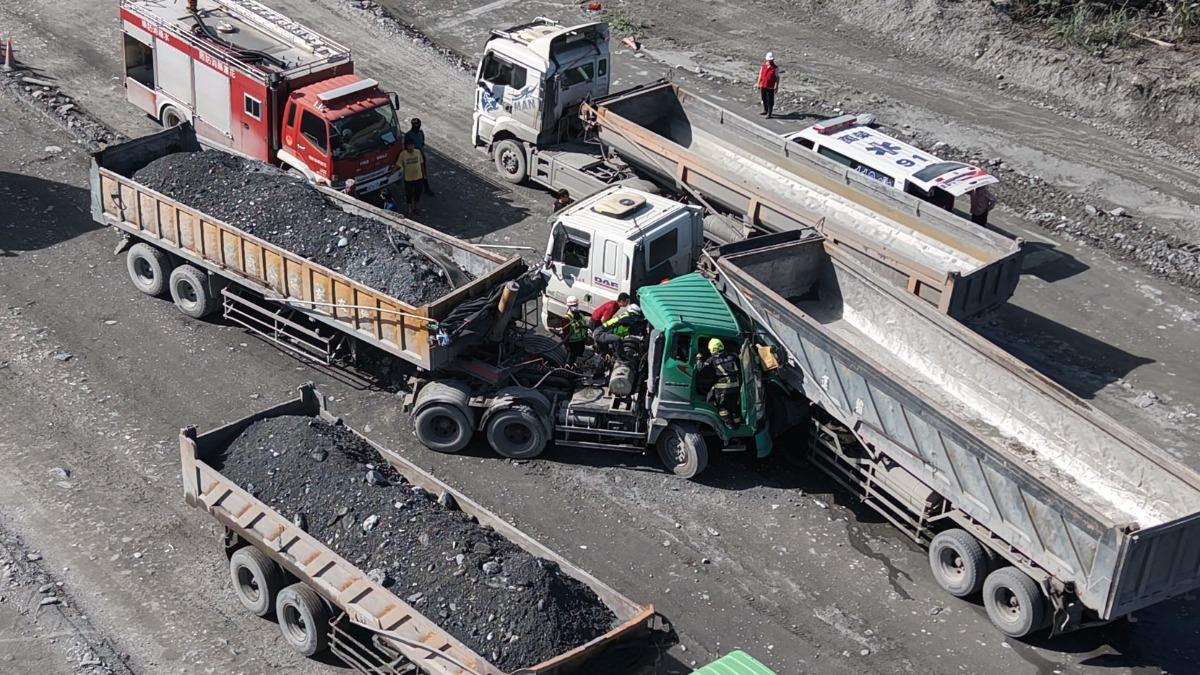 馬太鞍溪疏濬工程意外！砂石車對撞駕駛濺血　他轟：道路問題多