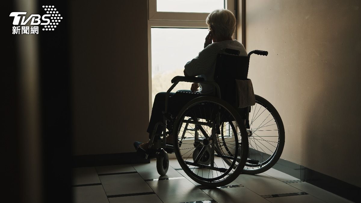 鼻酸！泰國9旬獨居嬤「生火取暖」燒光家　行動不便慘死現場