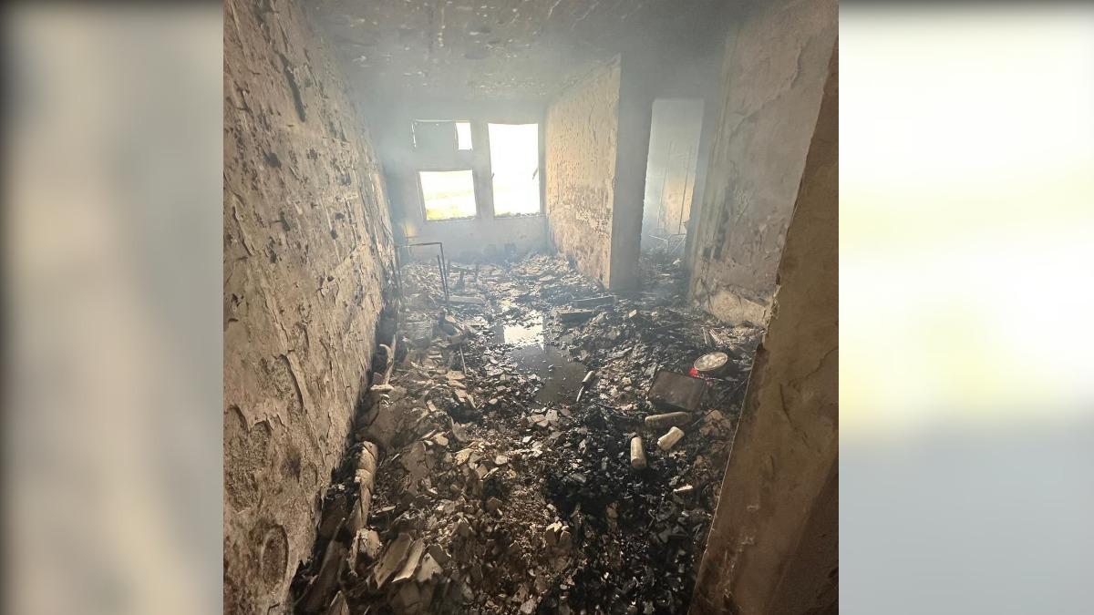 網曝宏福苑內部慘況　牆壁斑駁、滿地灰　災民：值錢東西全燒光