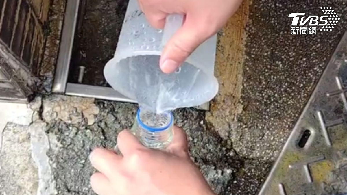 基隆油汙染水危機!便利商店瓶裝水被掃空 環保局設攔油索追查源頭