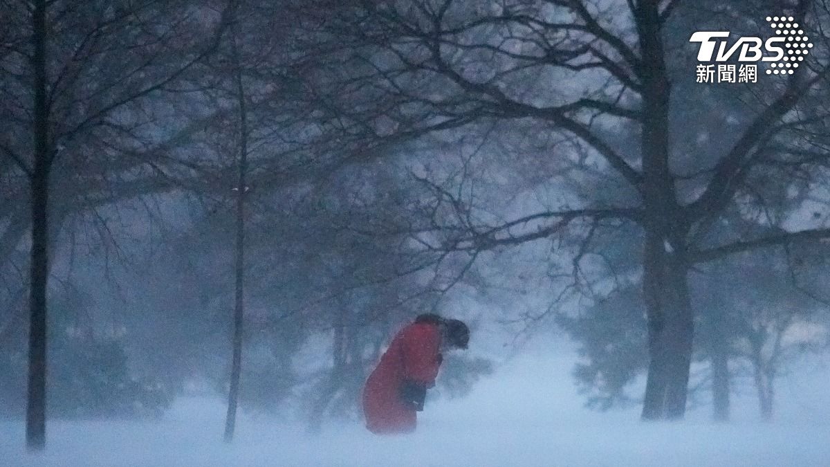 冬季風暴掃美中西部！　芝加哥積雪近30cm　恐現冰雹、龍捲風