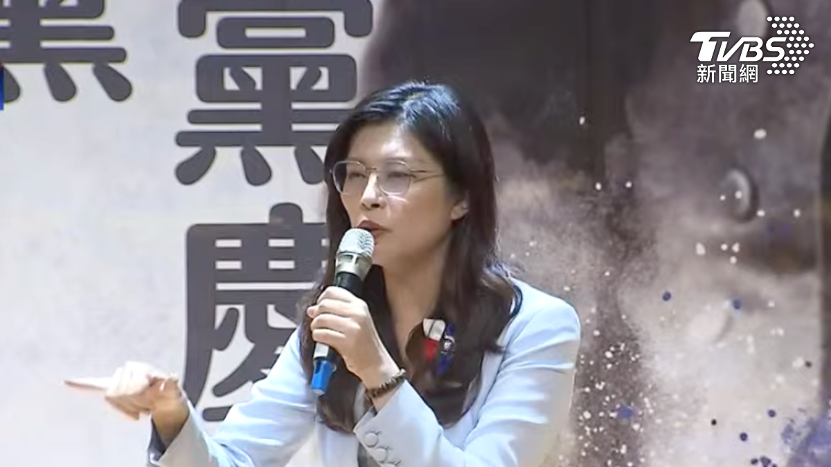 綠議員掛「投給蔣萬安=支持鄭」看板 鄭麗文:怎不去蹭萊爾校長