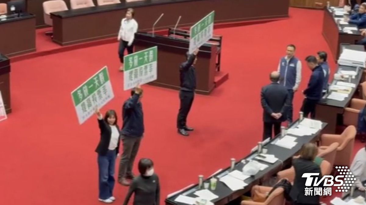 放假再+1? 綠推「選舉放2天」 藍、白:願討論