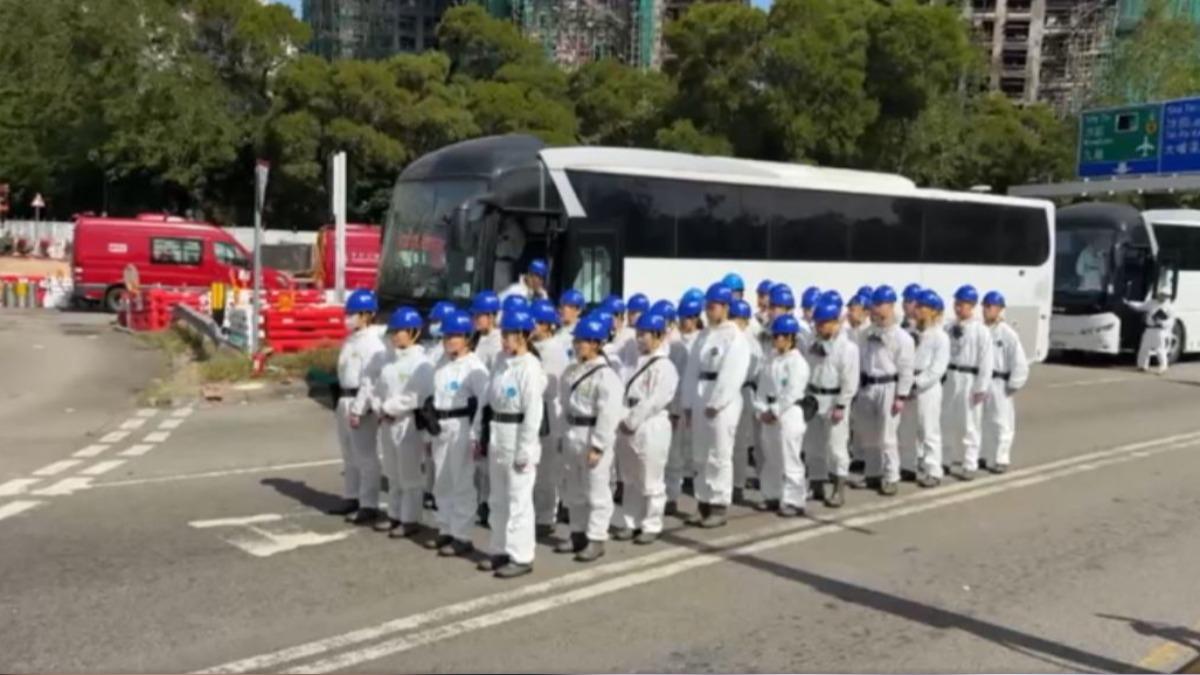 宏福苑大火釀146死79傷！災難辨認專業隊採集指紋DNA　家屬淚崩苦等親人消息