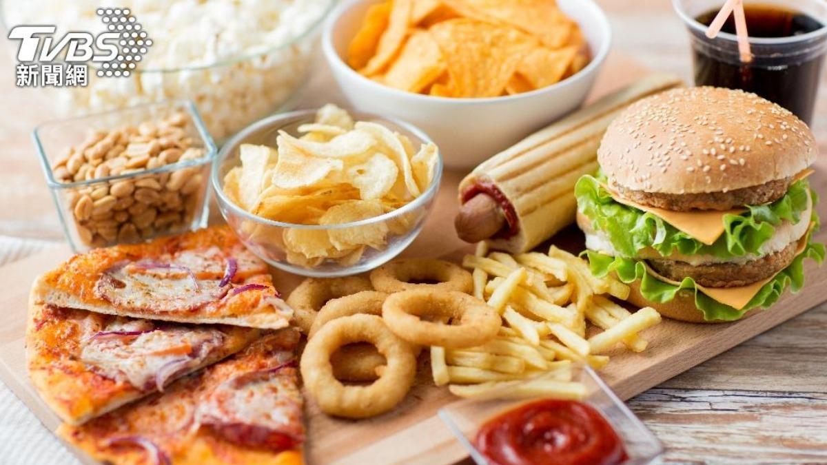 「超加工食品」不要碰!吃多恐增糖尿病、憂鬱風險 醫授飲食關鍵