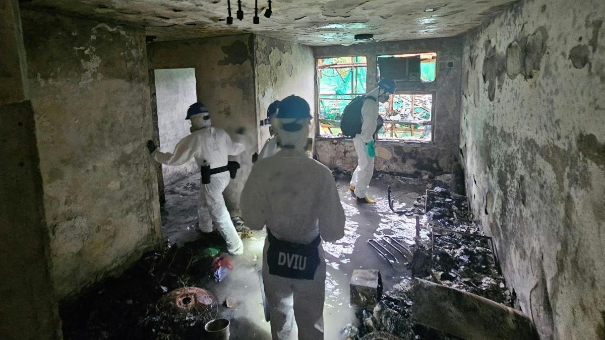 香港大火/火場內滿目瘡痍「天花板牆面熏黑」 雜物遍地如廢墟