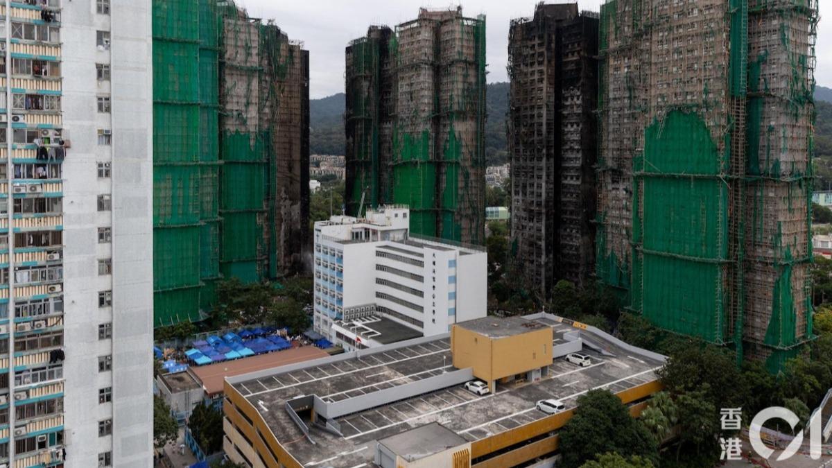 香港大火／補裝棚網工人開嗆：舊網已脆化　棚上屢見發泡膠