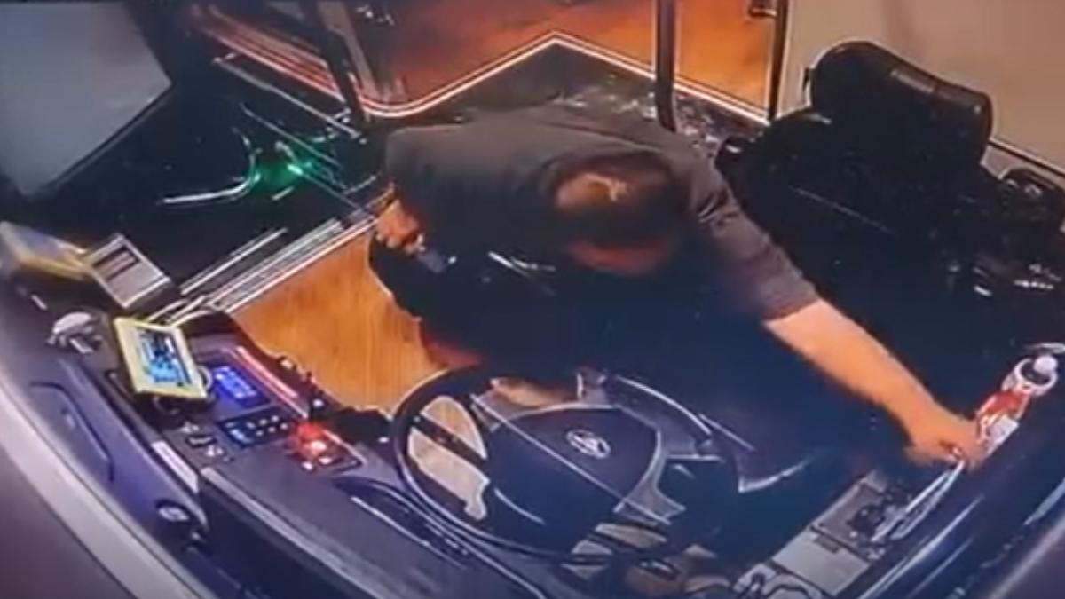 司機幫客搬行李 囂張賊闖駕駛座摸走4千元 警鎖定嫌犯