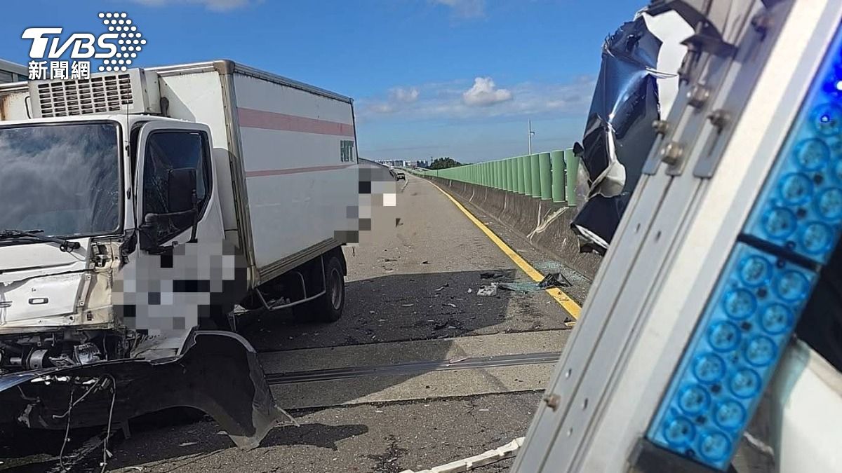 警巡邏車遭猛撞飛上護欄！「兩警腦震盪」　短暫失憶送醫