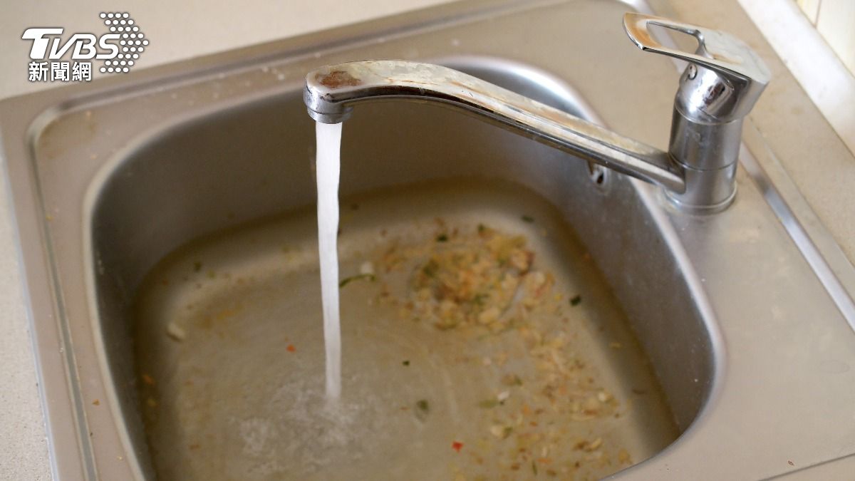 廚餘倒水槽要注意！專家曝「9大地雷」　恐釀堵塞、破壞管線
