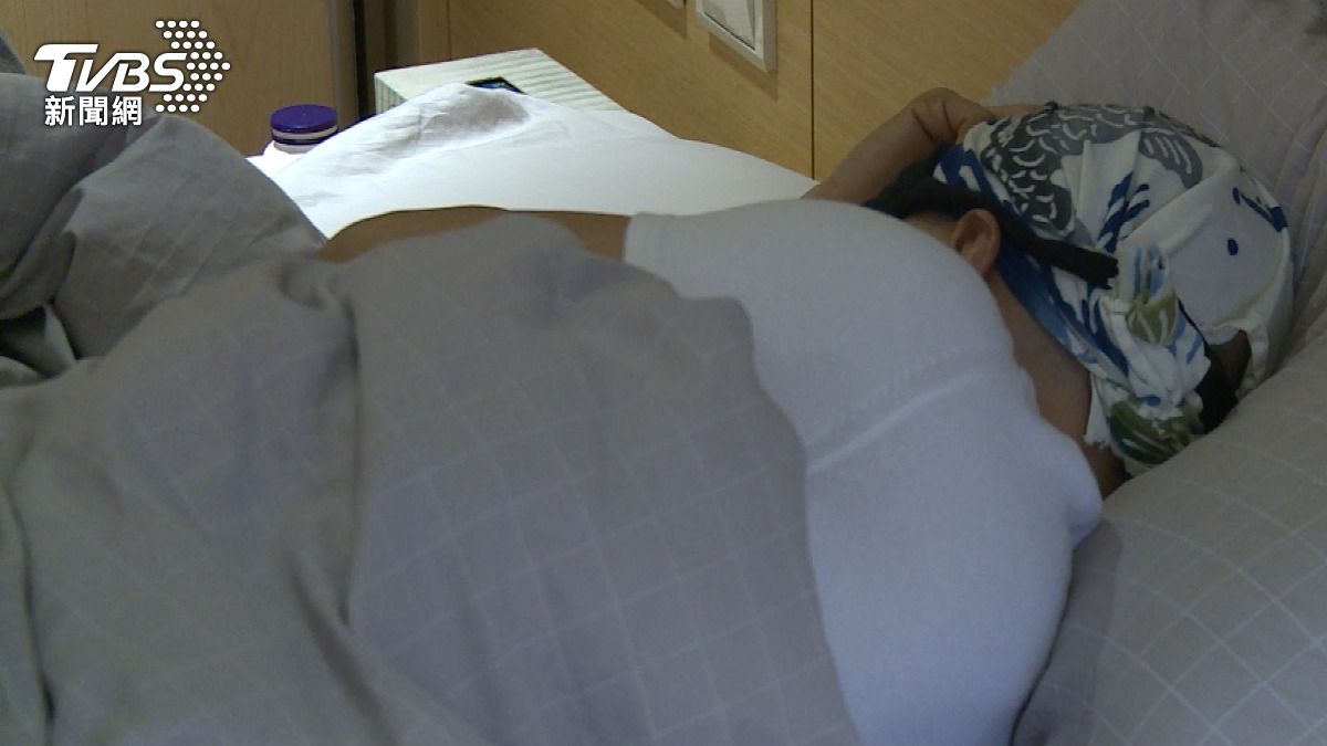 枕頭7天不洗！恐睡在細菌溫床　醫警告：出現「這症狀」　速就醫！