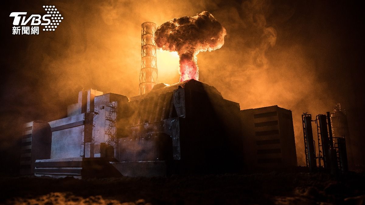 北海道製鐵廠爆炸 大火延燒10小時 居民:窗戶狂震