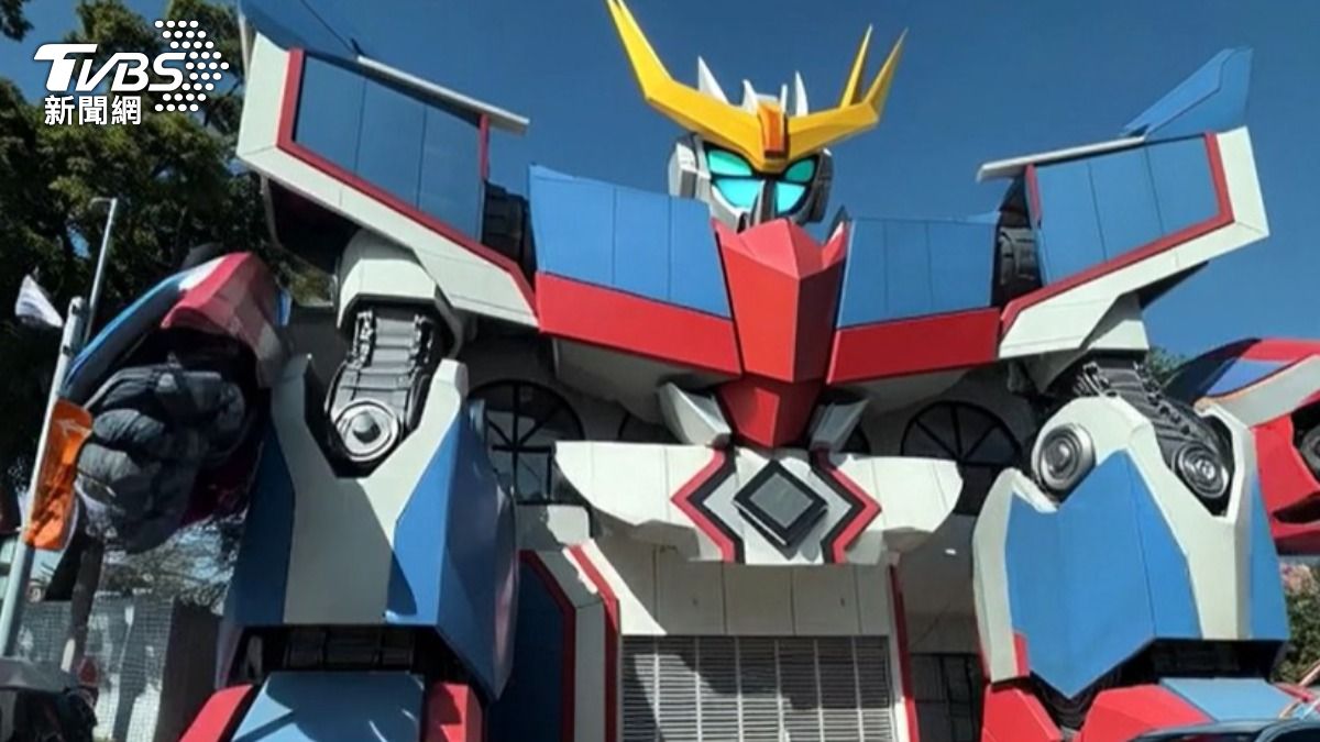 活動中心變身鋼彈！桃園國小外牆造型翻紅　網友秀AI生成指令