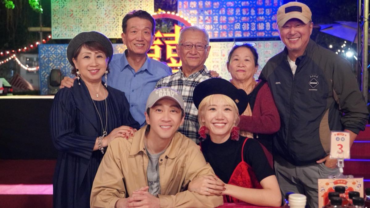 陳漢典、Lulu見習婚禮「雙方家長全到齊」 夫妻喝交杯酒甜翻了