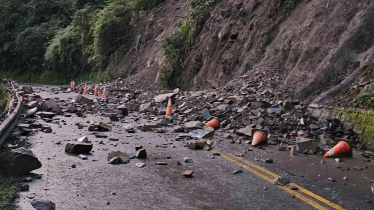 快訊/太平山土石崩落!雙向交通全中斷 搶通後仍持續崩落