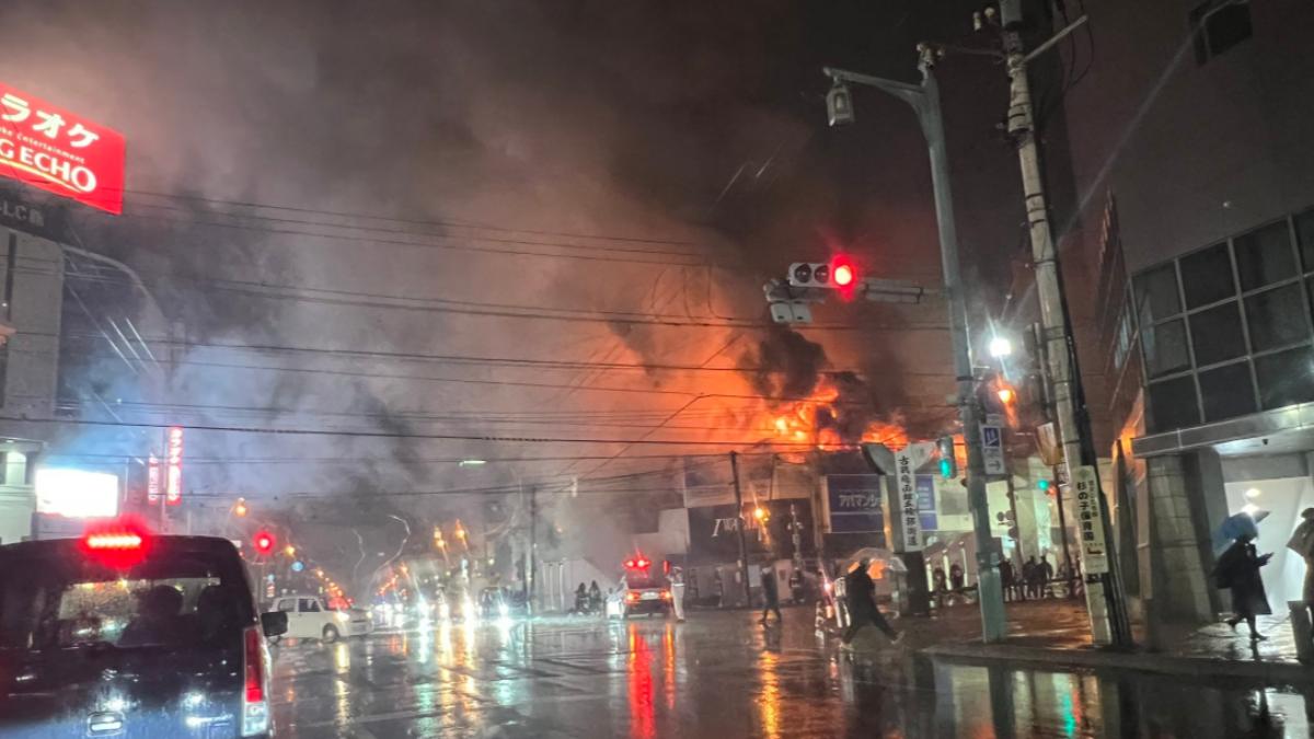北海道函館市區大火!煙霧竄天畫面曝光 附近商場緊急關閉