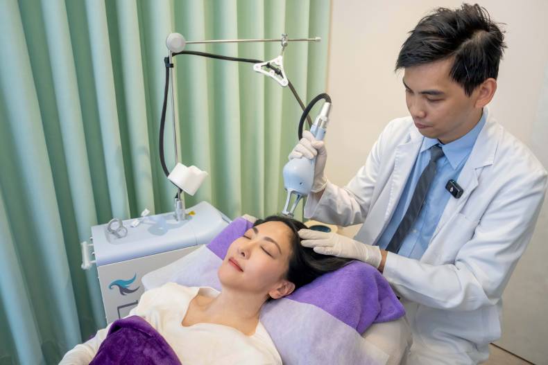 告別頭皮危機！吳依霖搶先體驗愛爾麗「拉髮密雷射」強調：頭皮健康才是秀髮根本！