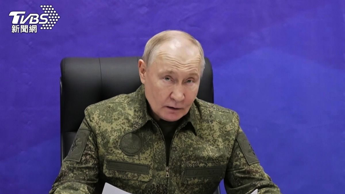 認知戰？俄宣布奪下「紅軍村」　 普欽換上迷彩服聽戰報