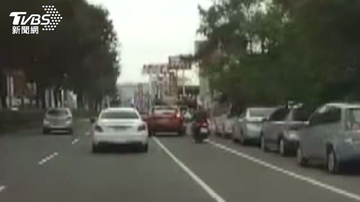 突右切害摔「怎沒停」?目擊者攔車 家屬澄清「沒有肇逃會負責到底」