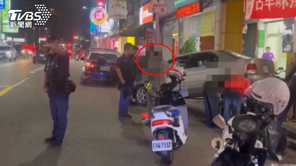 離譜！7旬翁「打錯檔」　暴衝倒車連撞6機車