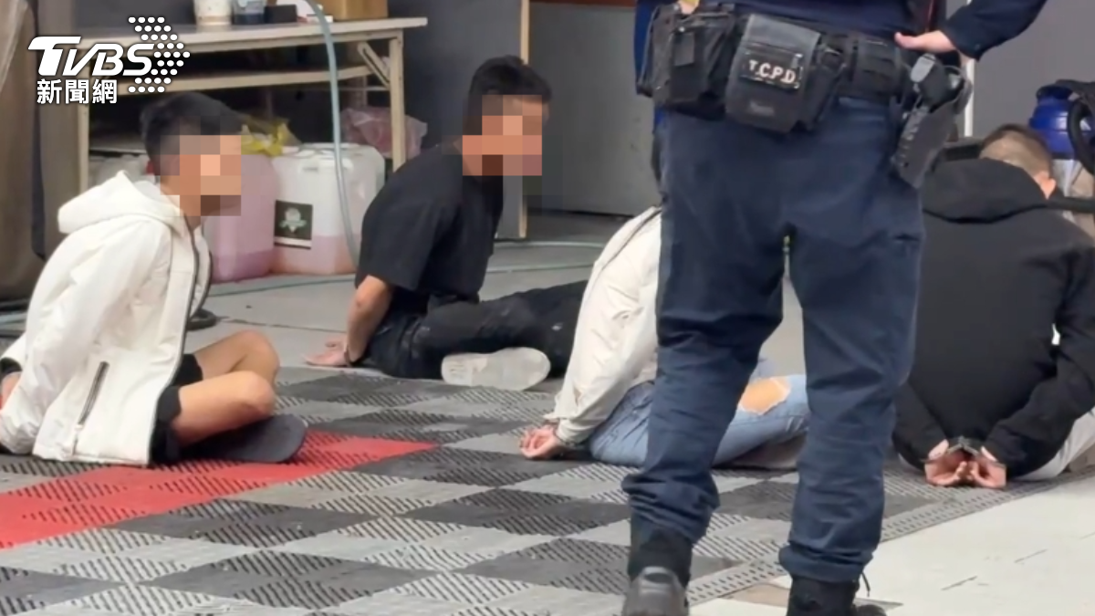 台中汽車美容廠鬥毆!3人討債「反遭包圍」拖行狂K濺血