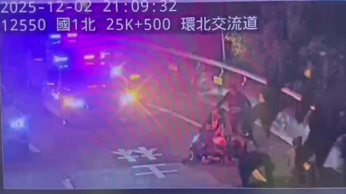 國道追撞糾紛！他抓狂持榔頭一打三　警員到場也被打傷