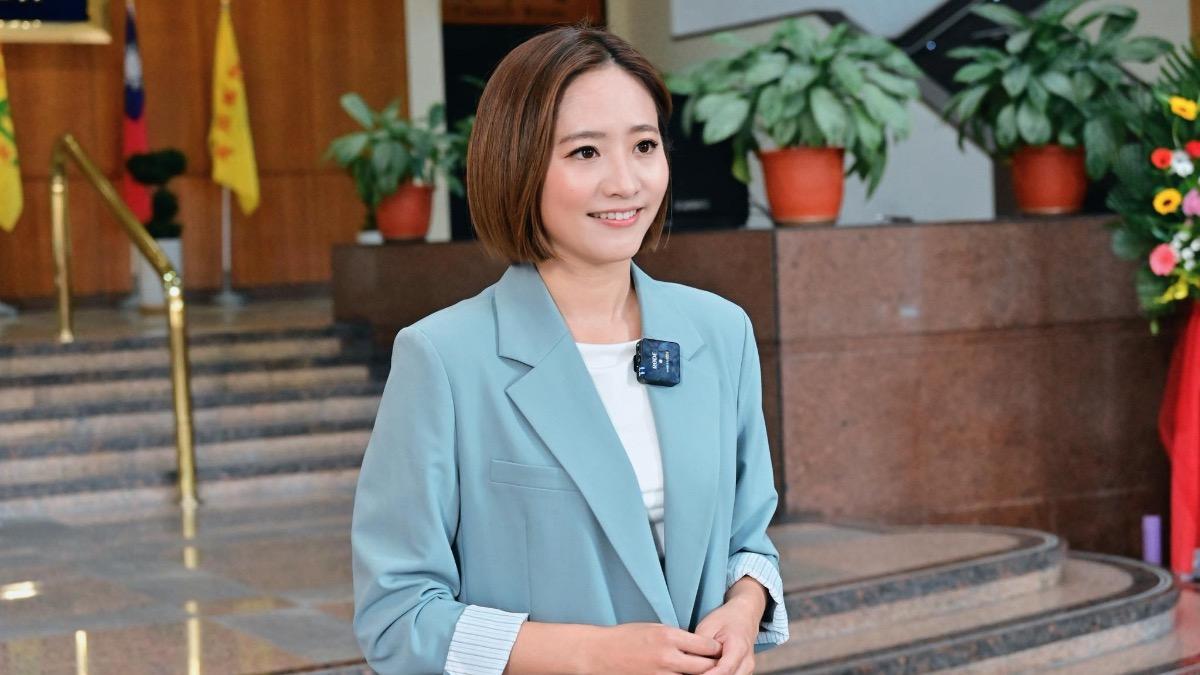 新竹縣長初選開打！這競選發言人「神似王淨」　前主播背景曝