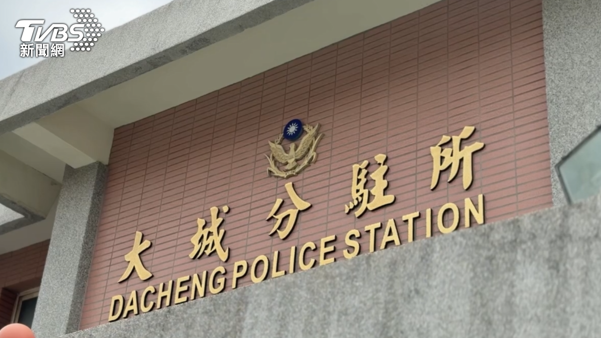 彰化男大爆走狂挑釁警！大罵5字經　14度衝撞逼警車