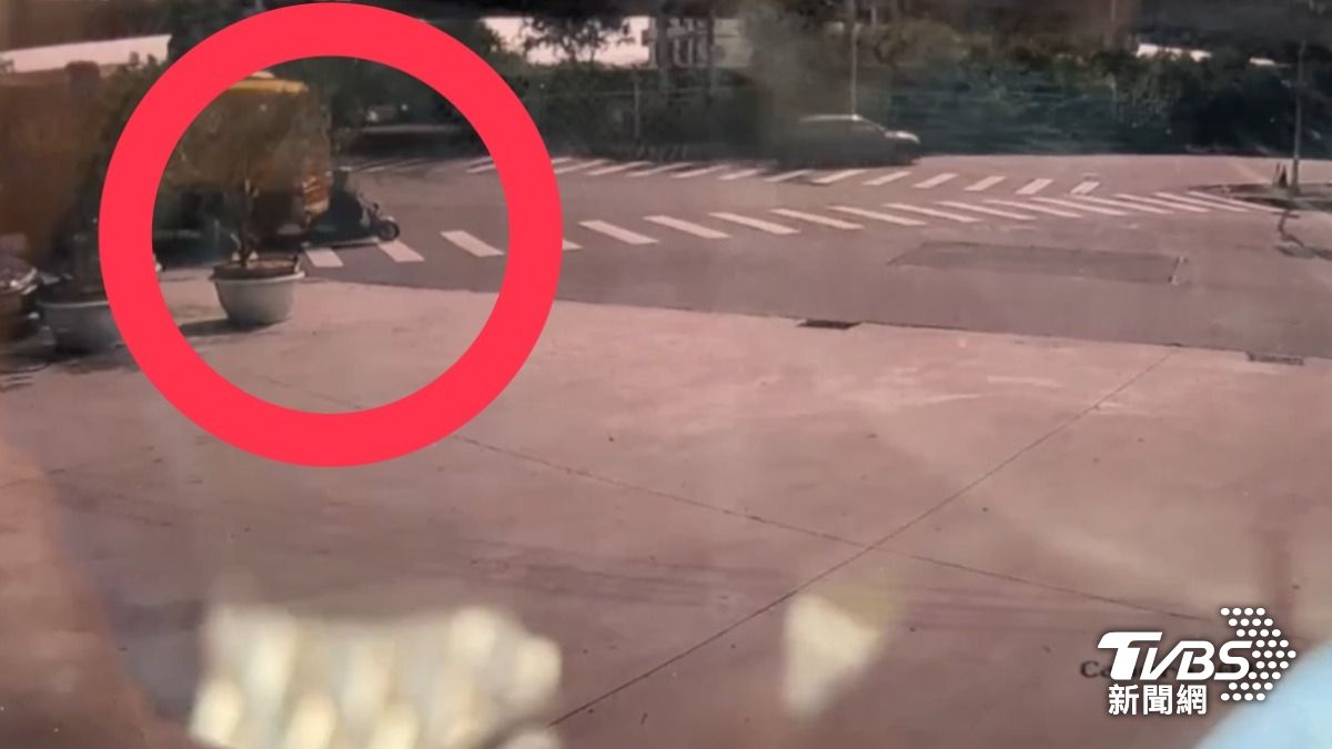 有片/撞擊畫面曝!台中婦捲大車輪遭輾斃 全家認屍跪地淚崩