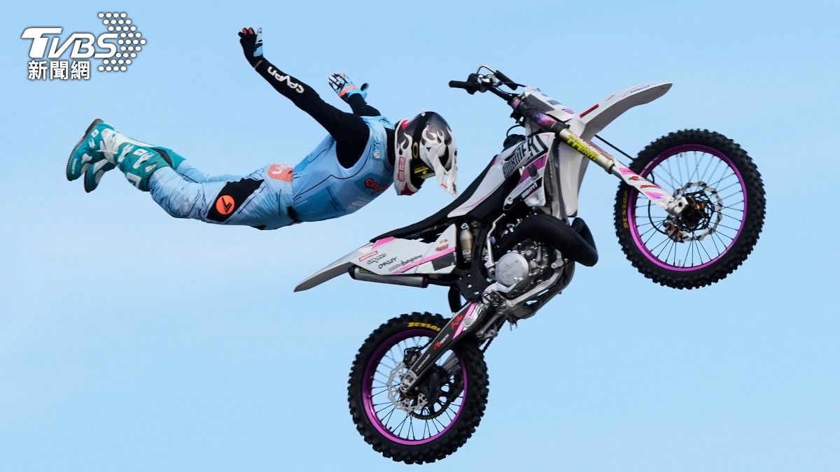 48小時+3000噸泥土　阿布達比場館變身室內越野車賽