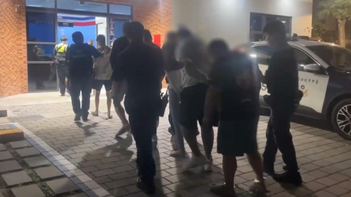 討債反遭圍毆!7人拉鐵門「困3債主」 持棍棒狂毆頭破血流