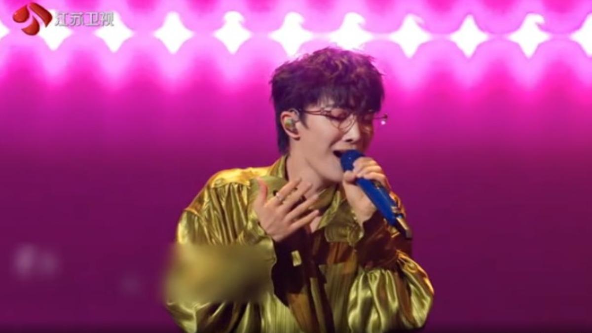 天籟男高音撼動全場!周深「時差」驚艷萬人 反差魅力吸千萬粉絲