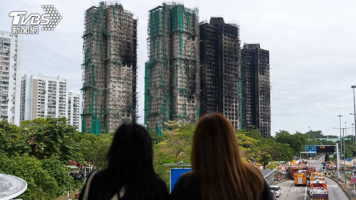 港惡火唯一倖存大廈　住戶獲准返家取物.居住遙無期