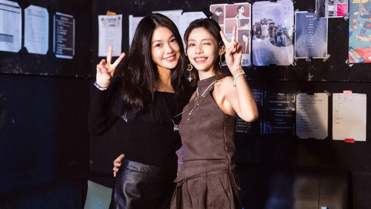 嫁給千億富豪! 47歲女星凍齡美成這樣 為她露面還開金嗓