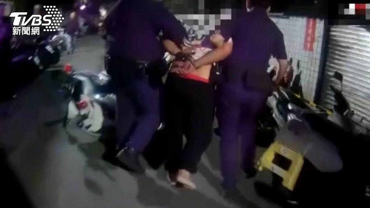 三重上演警匪追逐!乘客遭通緝拔腿狂奔 車內3毒蟲全落網