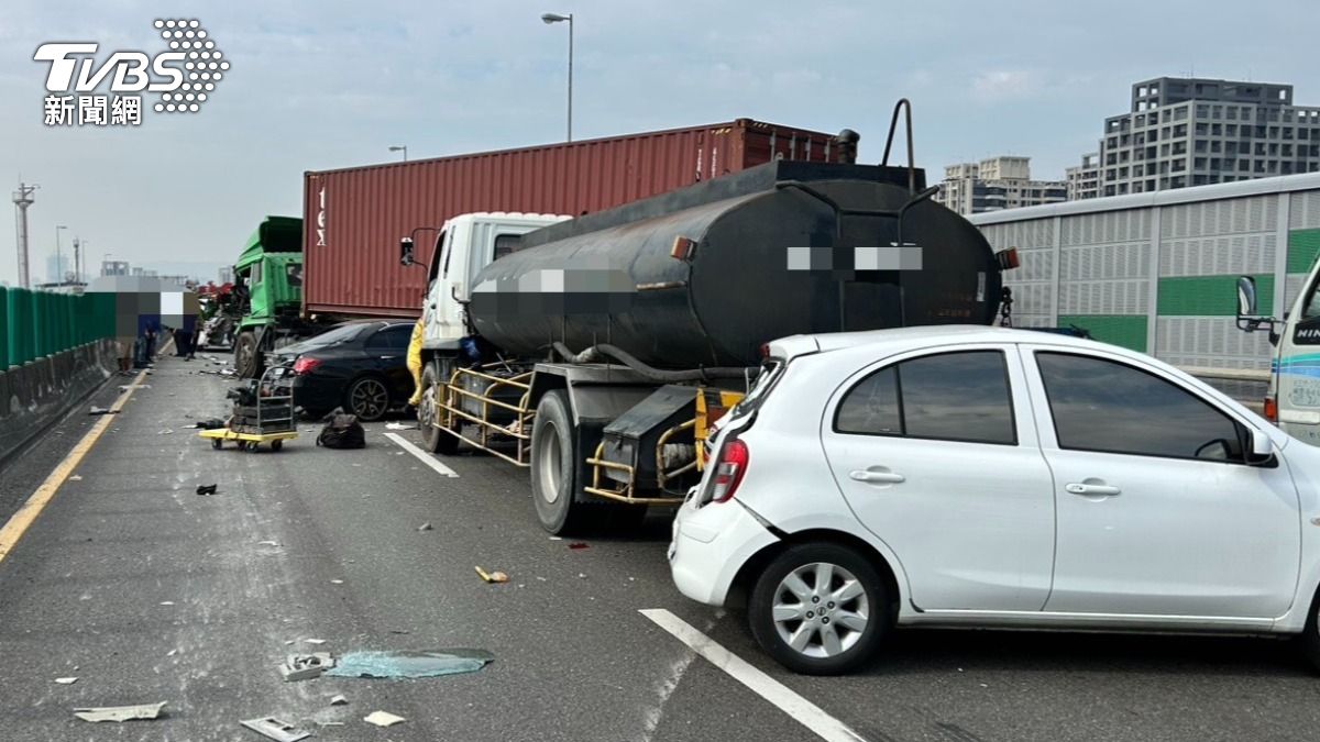 快訊/國10連環車禍!7車追撞6人傷 「主線道封閉」嚴重回堵
