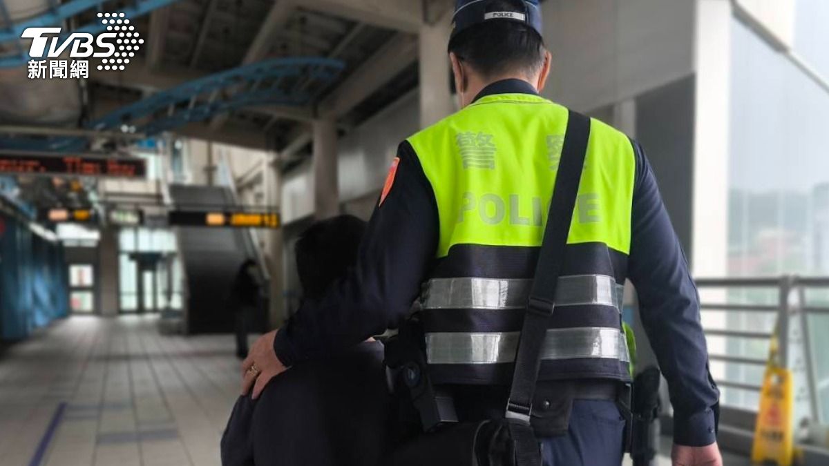 糊塗父逛百貨搞丟9歲兒 小童機警求助捷警順利找回家人