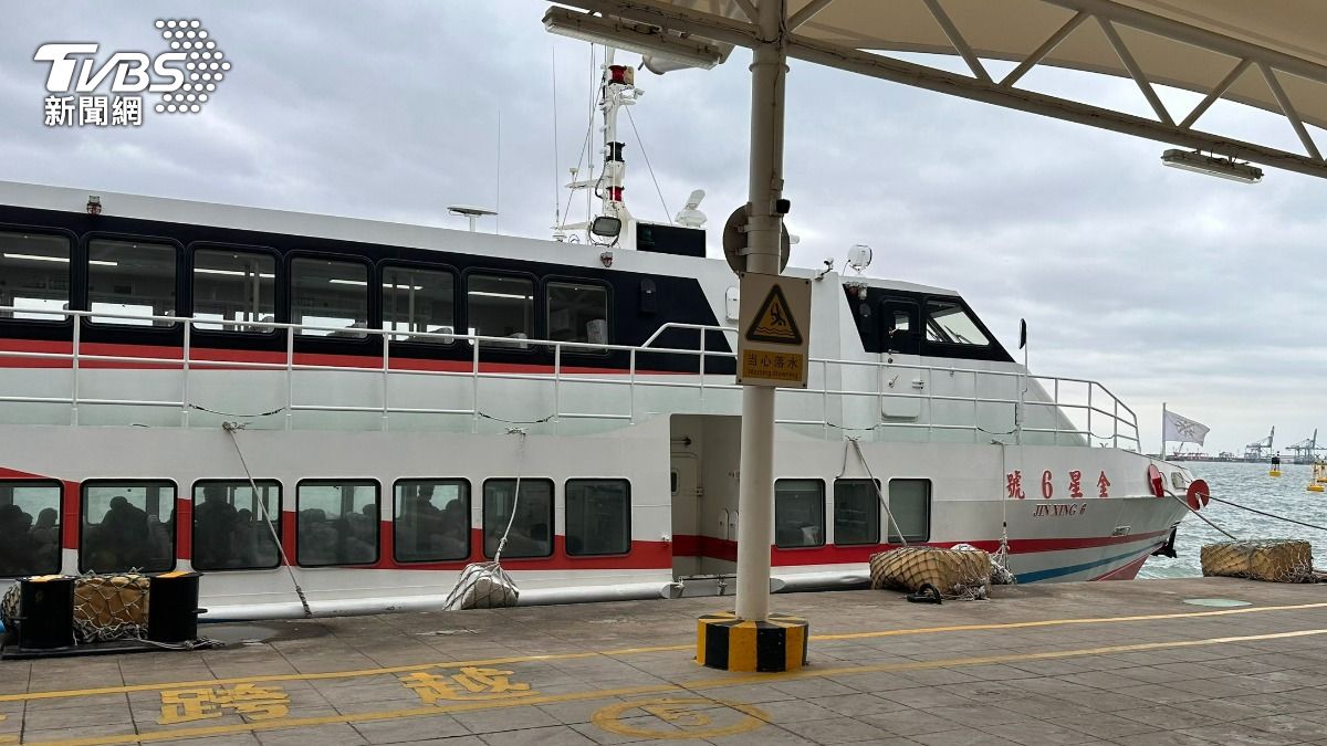 詐團餘波!陸公安遣返8名通緝犯小三通回金門 4人當場發監